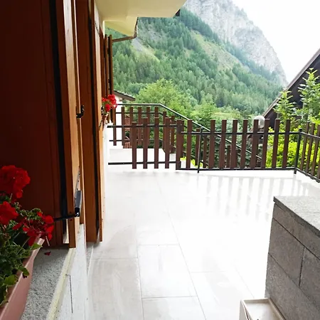 Casa Ai Piedi Del Monte Bianco Lejlighed Courmayeur
